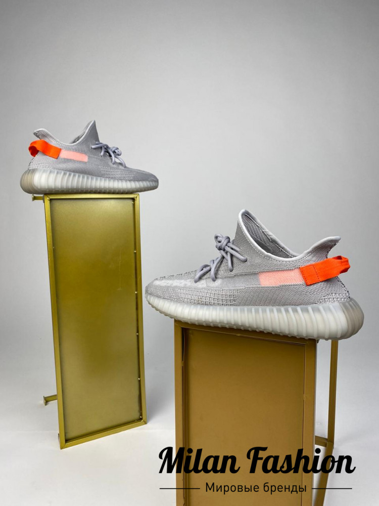Кроссовки Adidas Yeezy Boost V3646. Вид 2