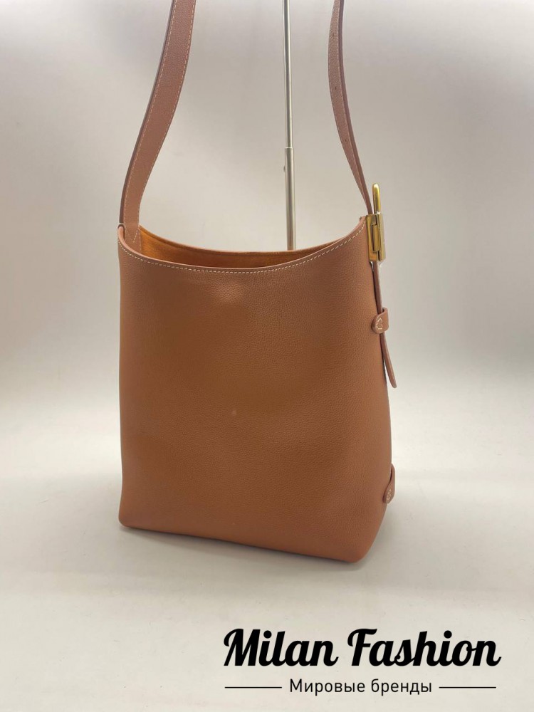 Сумка Low Key Hobo Louis Vuitton V33582. Вид 2